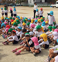 妹尾幼稚園を福寿会のメンバーと訪問